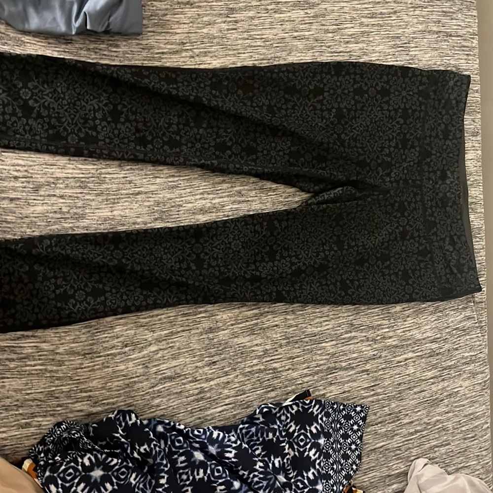 Beautiful pattern ideology leggings